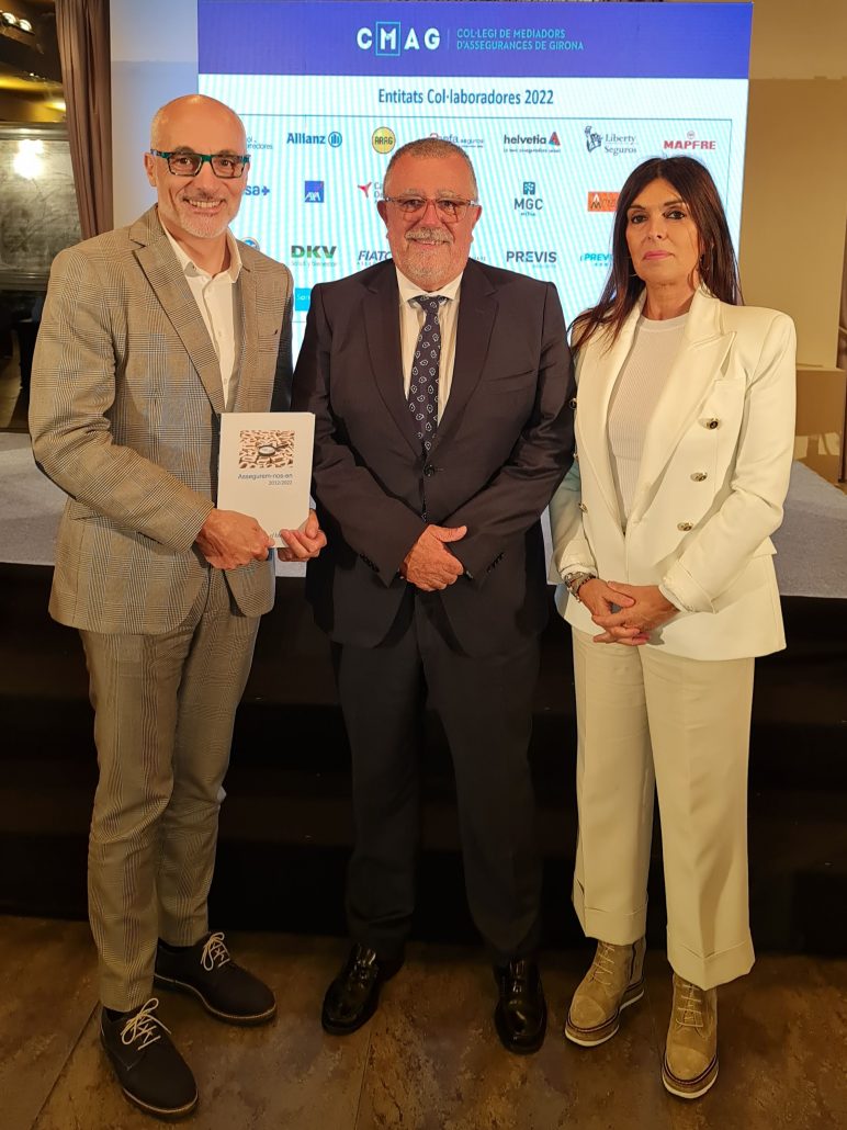 Leo Martínez, adjunt a la Direcció General de Mutuacat, Jordi Triola, president del CMAG i Gemma Soley, delegada de zona de Mutuacat