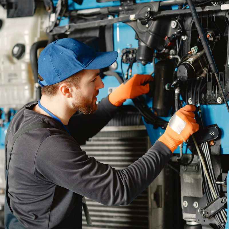 C.12 (Reciclatge) – Operaris en treballs de mecànica, manteniment i reparació de màquines, equips industrials i/o equips electromecànics (4h)