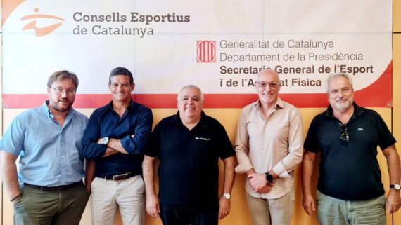 Jaume Domingo, president de la UCEC amb ;Leo Martínez i Víctor Domingo de Mutuacat i dos representants PIB Group Iberia