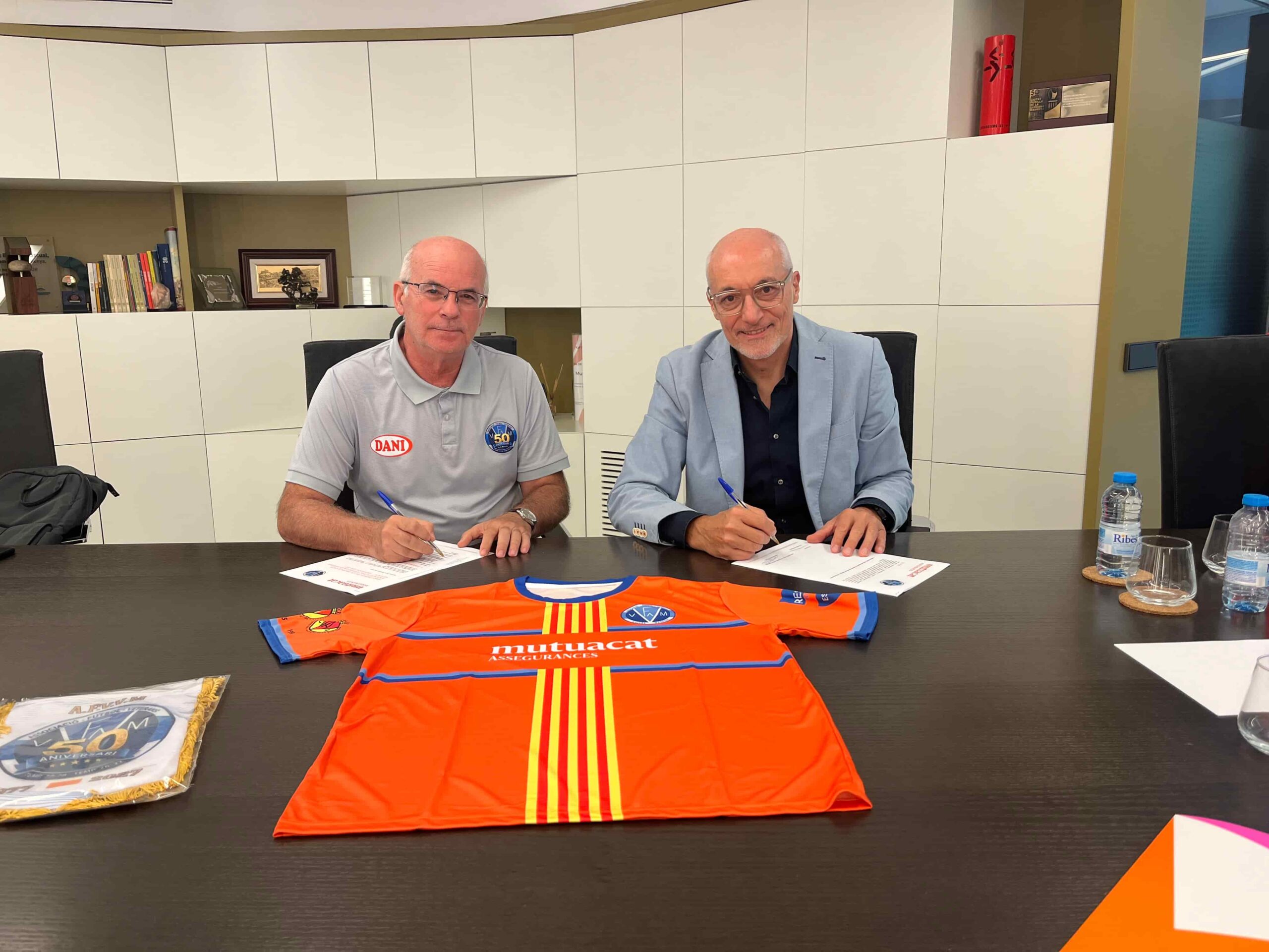 Mutuacat renova l’aliança amb l’Associació Futbol Veterans Vallès Maresme
