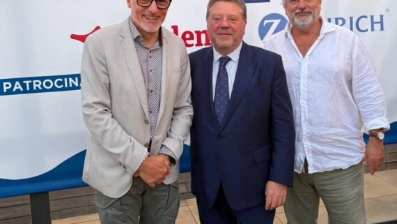 Leo Martínez, adjunt a la Direcció General de Mutuacat, Javier Barberà, president del Col·legi de Mediadors d'Assegurances de Lleida i Víctor Domingo, director d’Expansió Territorial de la mutualitat
