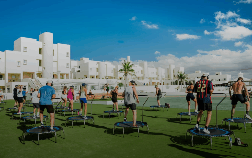 Turistes fent activitats esportives al Club La Santa de Lanzarote