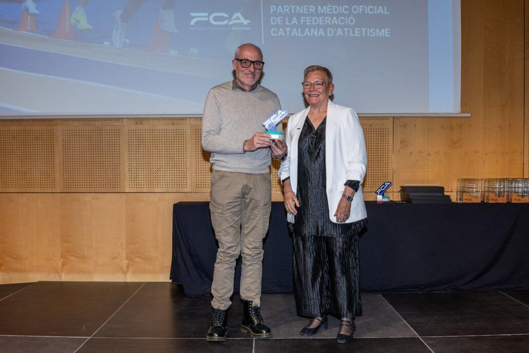 Festa de l'Atletisme Català: Leo Martínez adjunt a la Direcci´o de Mutuacat amb Mercè Rosich, presidenta de la Federació Catalana d'Atletisme