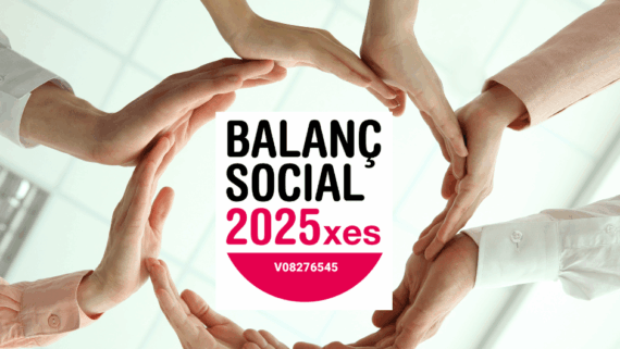El segell del Balanç Social enmig d'un cercle de mans