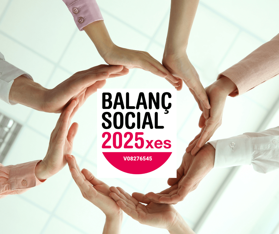 El segell del Balanç Social enmig d'un cercle de mans
