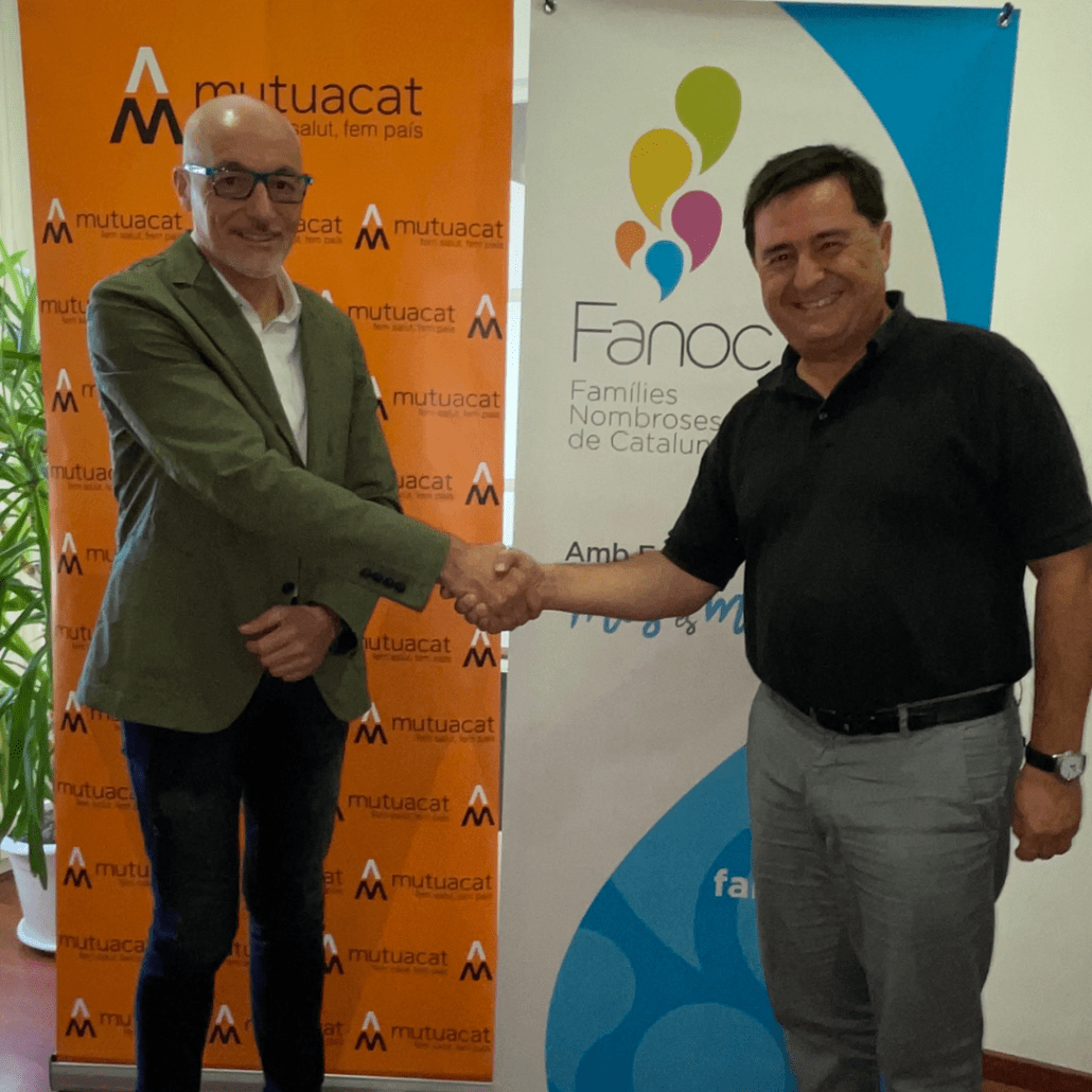 Encaixada de mans entre Leo Martínez, adjunt a la Direcció General de Mutuacat i Raúl Sánchez, president de FANOC