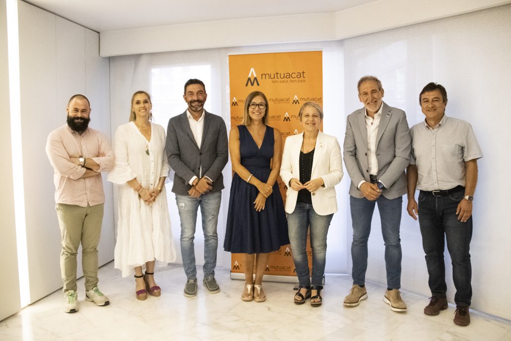 Trobada Rosa Vestit ambb directius de Grup Mutuacat i representants de Pimecc