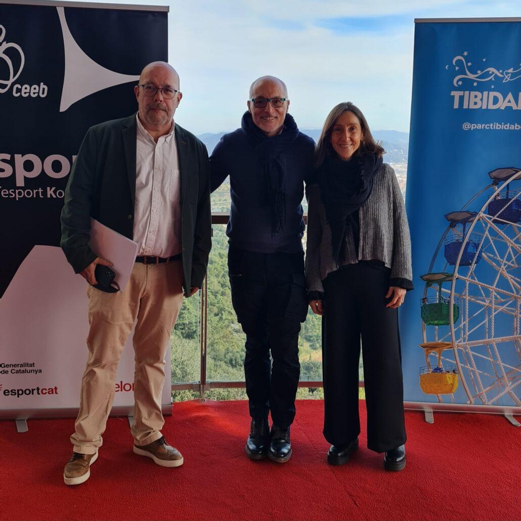 Leo Martínez, de Mutuacat entre Pitu Castells i Sílvia Perez del CEEB, en la presentació d'Esport K