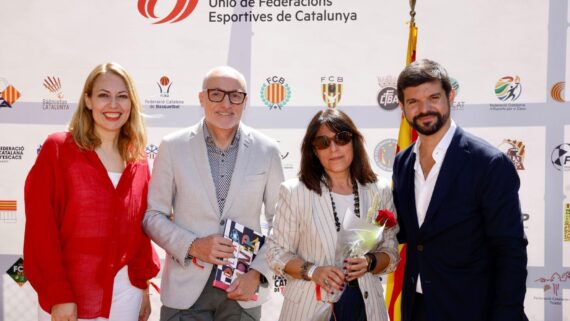 Isabel Espinosa., Leo Martínez, Pili Navarro i Gerard Esteva en la recepció de Sant Jordi de la UFEC