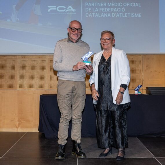 Festa de l'Atletisme Català: Leo Martínez adjunt a la Direcci´o de Mutuacat amb Mercè Rosich, presidenta de la Federació Catalana d'Atletisme