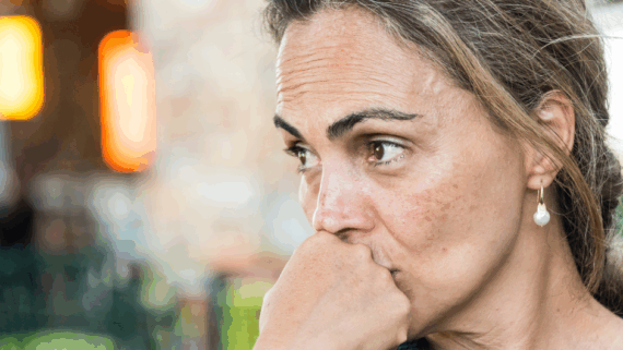 Dona en la menopausa. En aquesta etapa és fonamental cuidar el sòl pelvià.