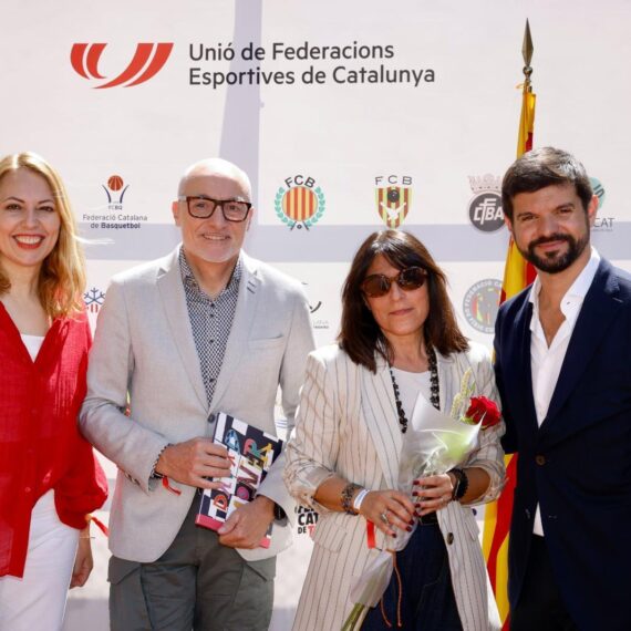 Isabel Espinosa., Leo Martínez, Pili Navarro i Gerard Esteva en la recepció de Sant Jordi de la UFEC